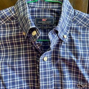 Men’s Vineyard Vines button down shirt